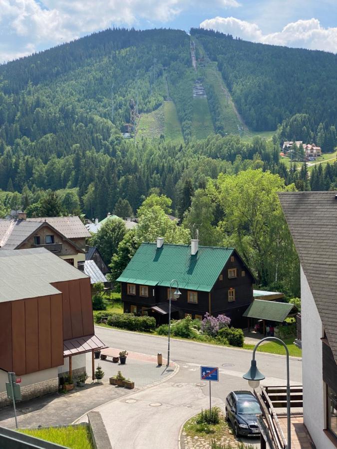 Luxusni U Sjezdovek S Garazi *